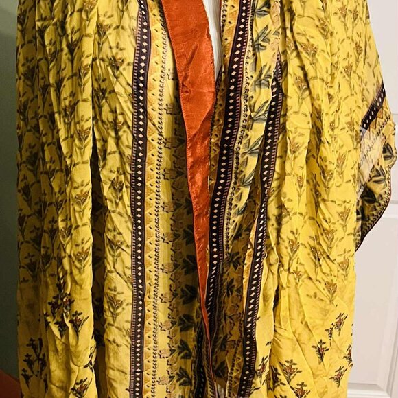 Vintage Handcrafted Yellow Floral Scarf – Boho Chic Elegance - Picture 2 of 6